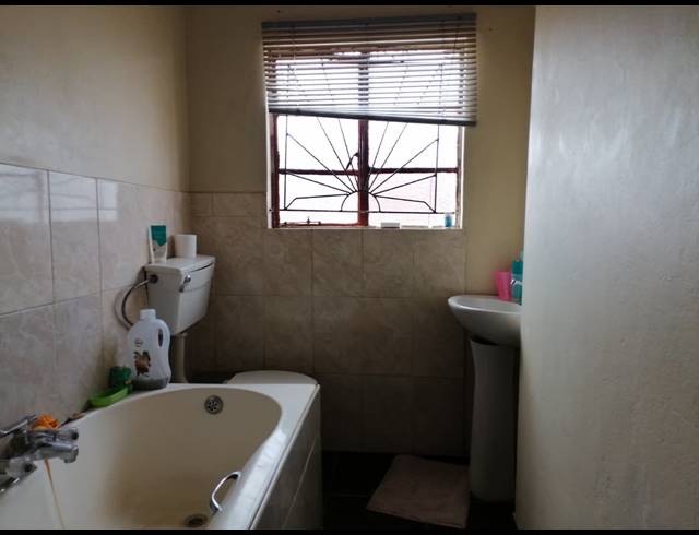 2 BEDROOM HOUSE FOR SALE IN MOHLAKENG